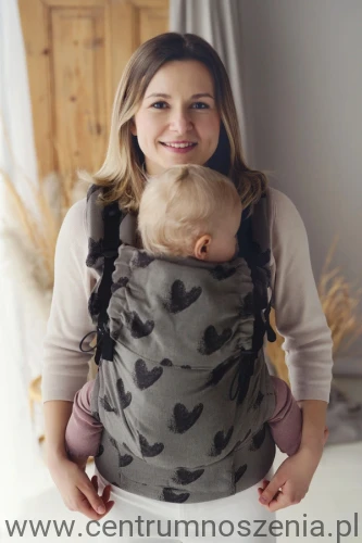 Nosidelko-ergonomiczne-Prime-Cosy-Love-Brazowe-Serca1.webp